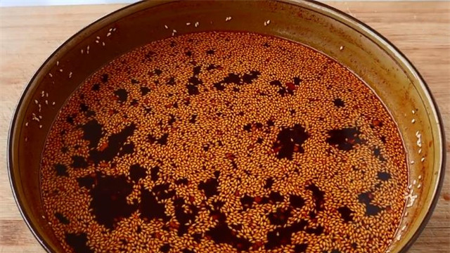 油泼辣子|做辣椒油时，记得不要直接泼热油，教你一招，辣椒油才又香又辣