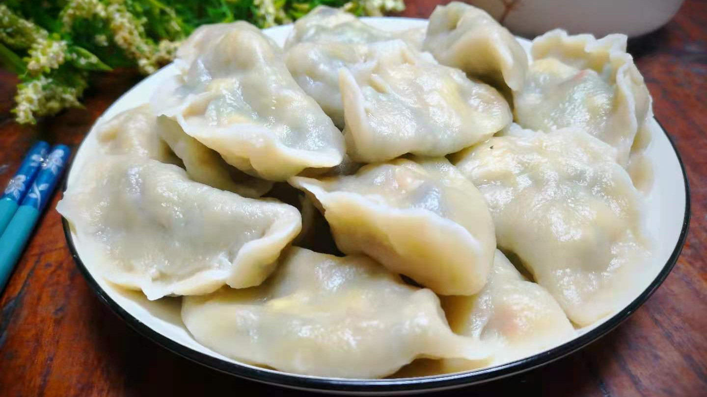 面包|三伏天，韭菜白菜靠边站，我家就爱用它做馅，鲜嫩多汁，清热下火