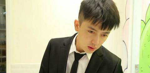 男网红整容变毁容,术后哭诉自己变老20岁,网友:前后对比没法看 男网红整容变毁容,术后哭诉自己变老20岁,网友:前后对比没法看