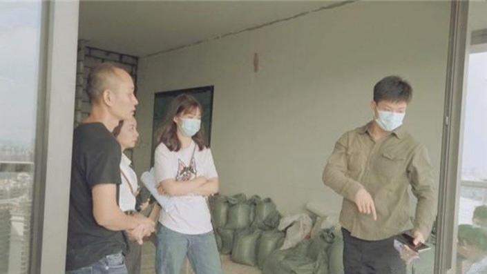 苏炳添装修新房！爱妻现身，戴口罩仍无法掩盖姣好容颜，气质过人