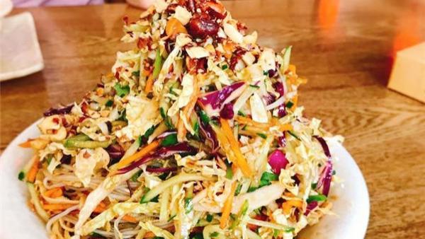 奶茶|东北那么冷，为什么东北人那么喜欢吃凉菜，不会冷上加冷吗？