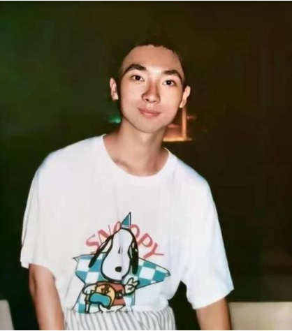央视著名主持人,台上是搭档台下是夫妻,网友:这保密工作很优秀 央视著名主持人,台上是搭档台下是夫妻,网友:这保密工作很优秀