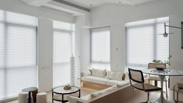 52㎡的家，坚持把卧室抬高至半高，打造房中房格局太巧妙