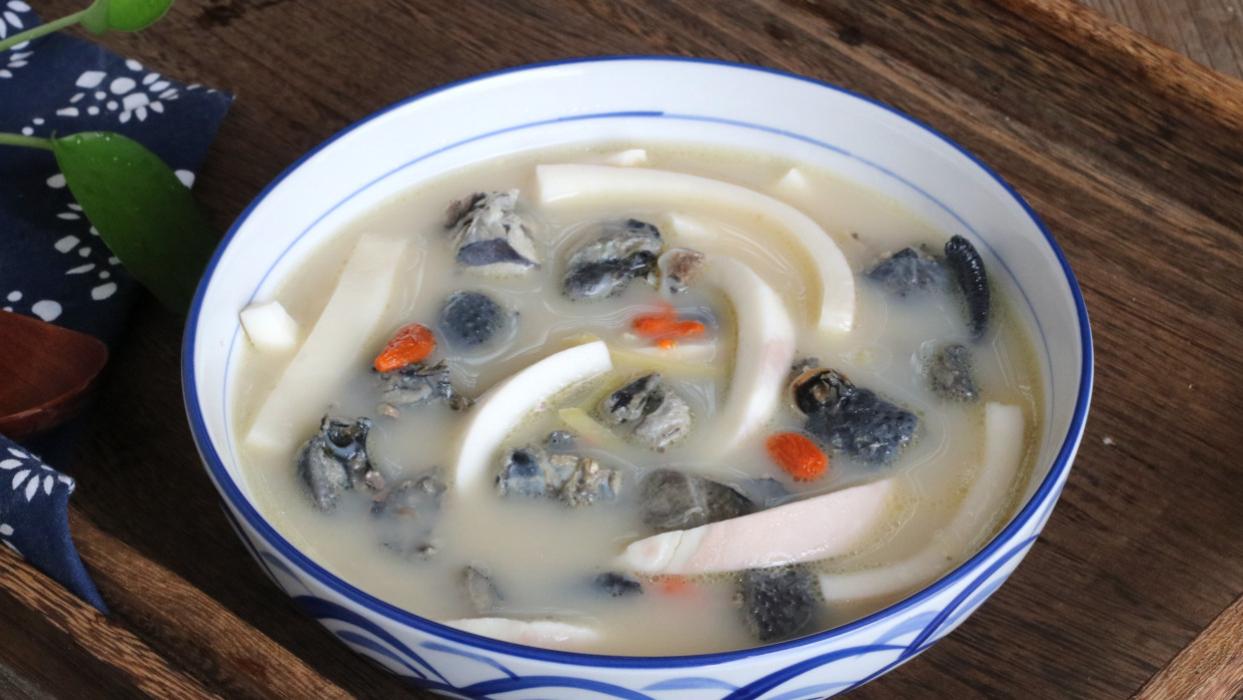 椰子|冬天吃肉不如喝汤，若条件允许，这汤1周喝2次，补血安神又助眠