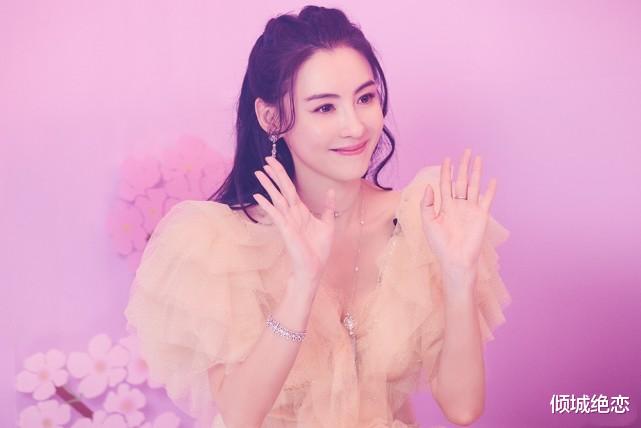 曝出张柏芝与谢霆锋复婚,三胎儿子生父是谢霆锋,改回谢姓叫谢振天 曝出张柏芝与谢霆锋复婚,三胎儿子生父是谢霆锋,改回谢姓叫谢振天