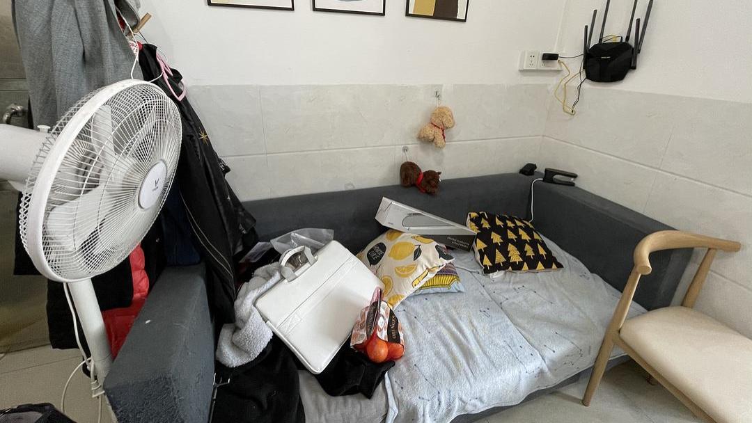 淘汰2种落地衣架后，终于收获实用次净衣架，现在家里真利落！