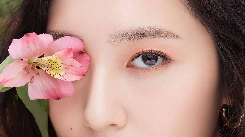 迪丽热巴 韩国女星郑秀晶凭颜值爆表登上热搜，零毛孔好肌肤离不开3个护肤小秘诀