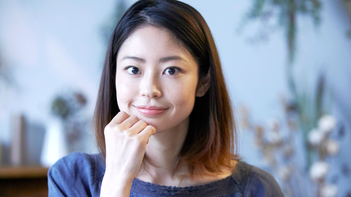 琉璃红孔雀 “弟弟租房住，你凭什么买第二套房？”女儿：他没房，关我啥事