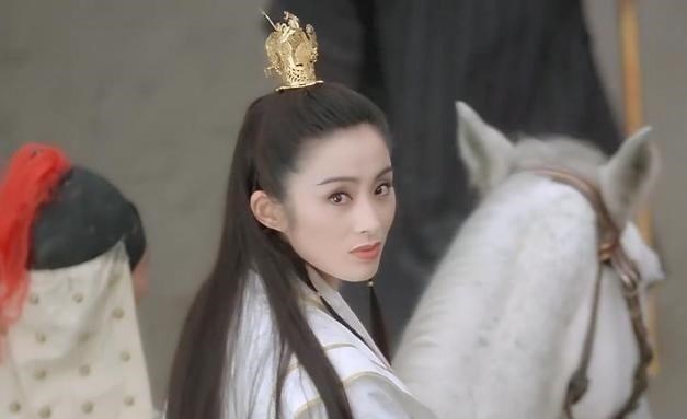 新版《倚天屠龙记》海报出炉，看完真替王晶心慌，果然很腹黑(王晶将拍倚天屠龙记)