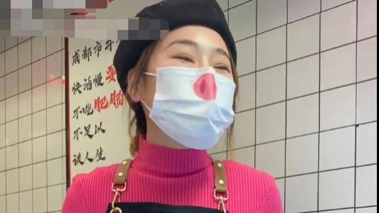 芝麻|网红探店吃肥肠，因“洗的比脸还干净”给差评：没有那种味道了