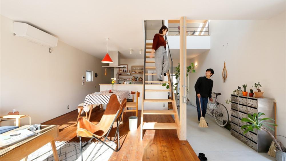 这对日本新婚夫妇，买下市郊49㎡小屋当婚房，小日子过得悠闲自在