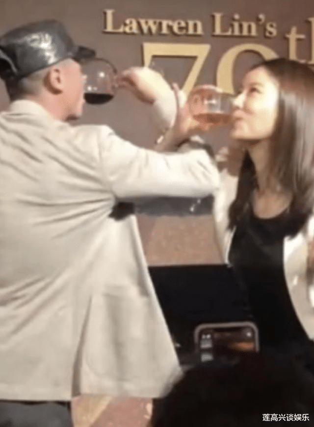 林心如为母办70大寿,“寿星”贵妇气质十足,颜值一点不输女儿! 林心如为母办70大寿,“寿星”贵妇气质十足,颜值一点不输女儿!