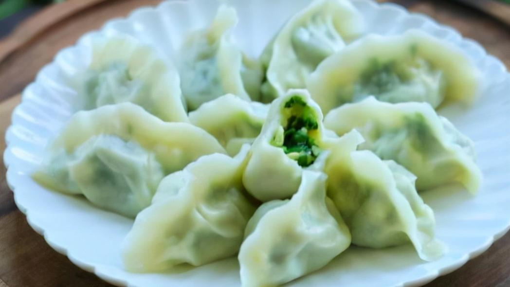 韭菜饺子|包韭菜饺子，牢记“3放2不放”，韭菜翠绿不发黑不出水，特好吃