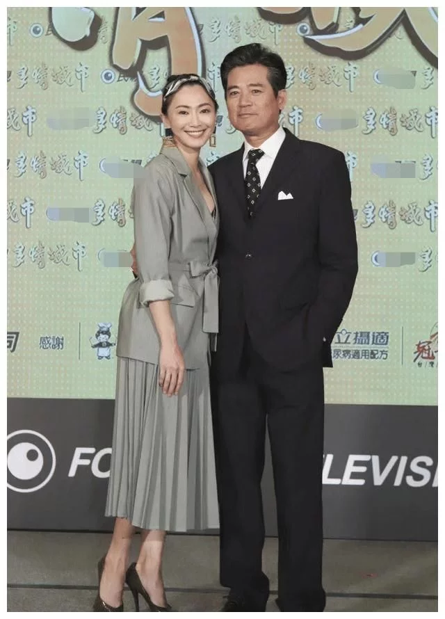又一对明星官宣结婚！相差23岁被指“父女恋”，爱情长跑已20年