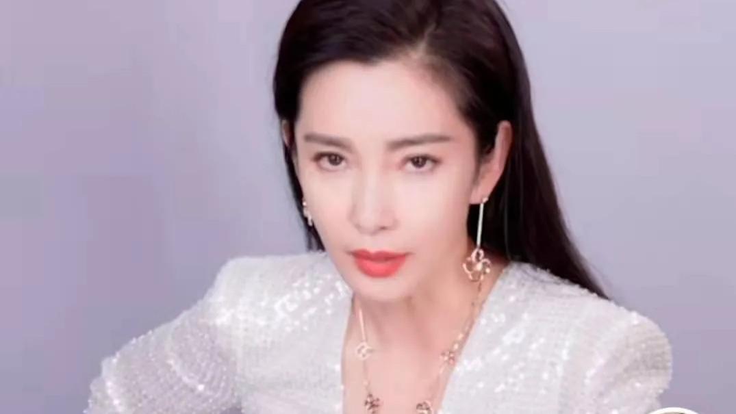 李冰冰|李冰冰抖音穿 “太露” 被举报！网友吵翻天