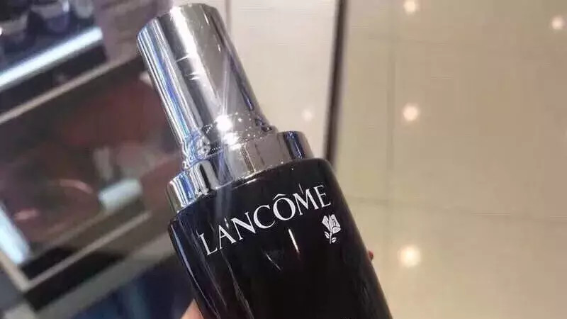 补水保湿 精华液推荐：能抗糖化与美白补水保湿，让肌肤显得更加光滑细致