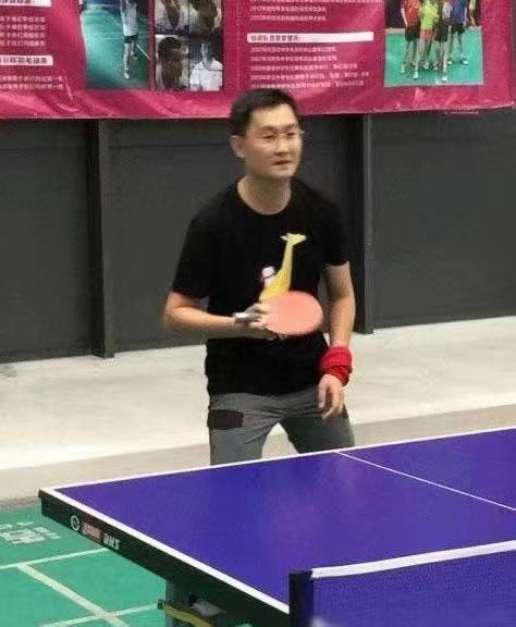 说穷吧，还有个班上，说富吧，兜