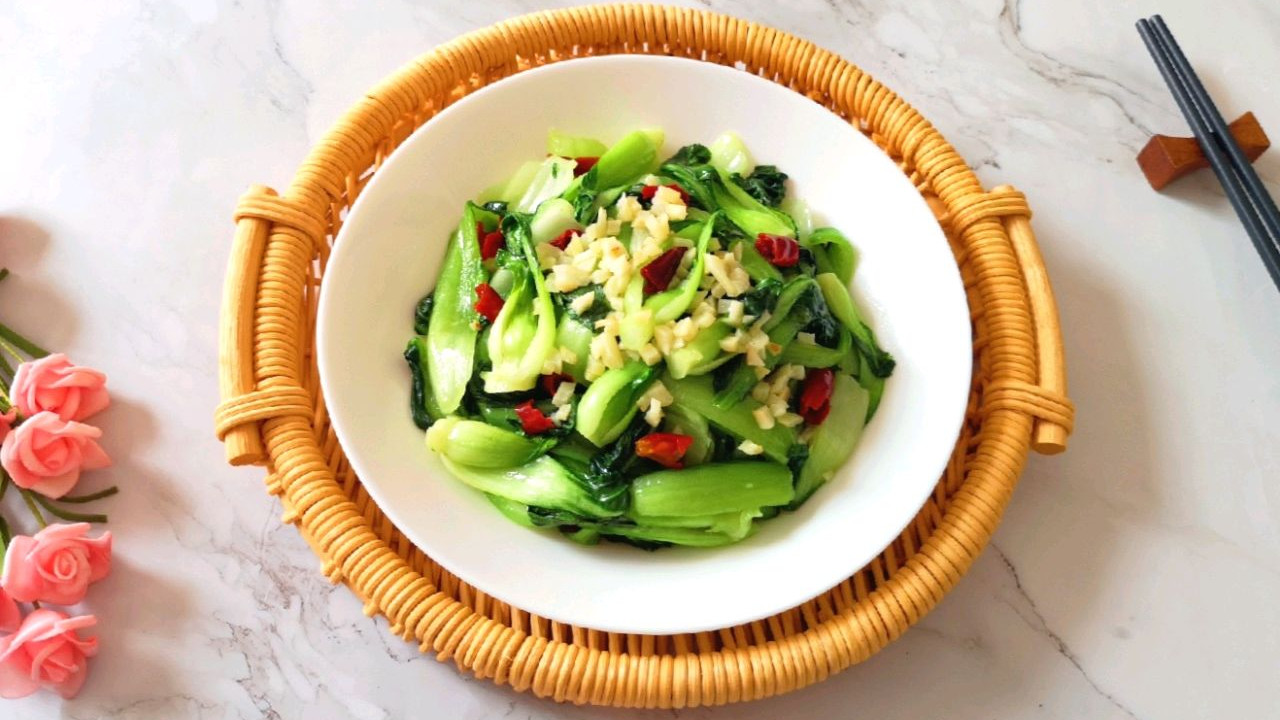 辣椒|超下饭的蒜蓉小油菜，2块钱做一盘，清淡开胃，真实惠