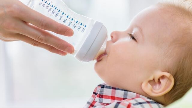 宝宝冲泡奶粉选择纯净水还是矿泉水？