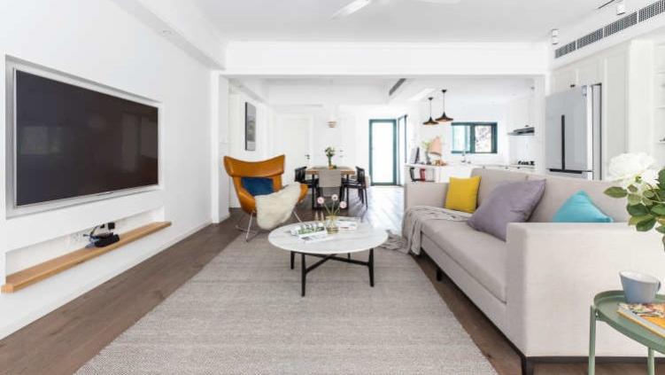 200平方米的复式房子，完美的配色，让生活更美好和幸福