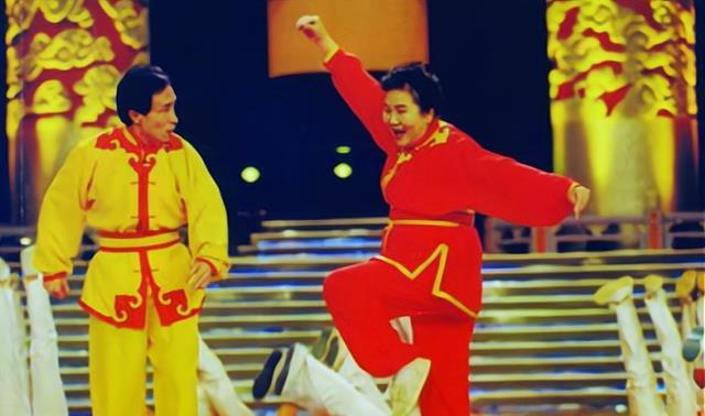 1999年,赵丽蓉求安乐死,临终说6个字:巩汉林退出春晚舞台 1999年,赵丽蓉求安乐死,临终说6个字:巩汉林退出春晚舞台