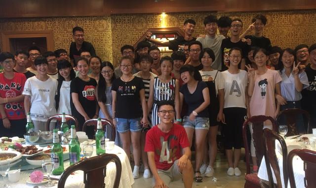 陈官凤说情感|同学聚会时2类人请不动，“体制内”从来不参加，是瞧不起人吗？