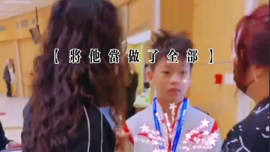 全红婵 又炸毛了! 全红婵早上刚睡醒赶着去化妆, 睡眼惺忪头发炸开超可爱