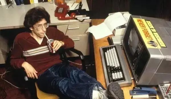 折叠屏|成年人的崩溃时刻，从卸载“杀毒软件”开始