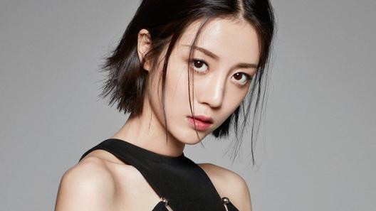 谭松韵|她正红时选择与杨幂解约，本以为自己很出名，却为糊口去卖洗发水