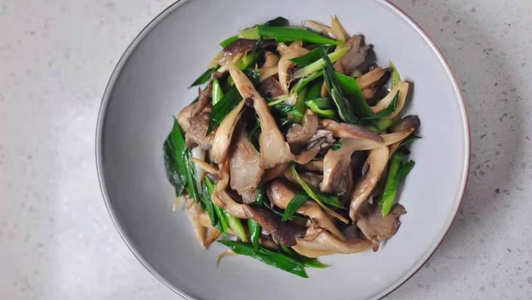 蘑菇|冬季之后，遇见这菜别手软，爽口又解腻，人人吃得起，别不懂吃