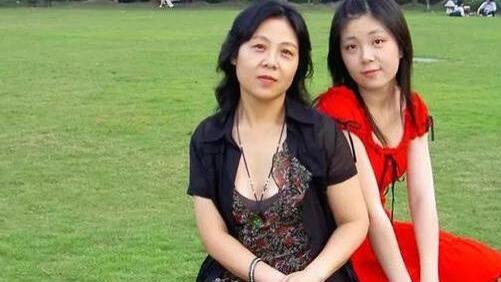 木小姐和树先生|《和女儿一起长大》池莉式晒娃：我的女儿，值得被溺爱
