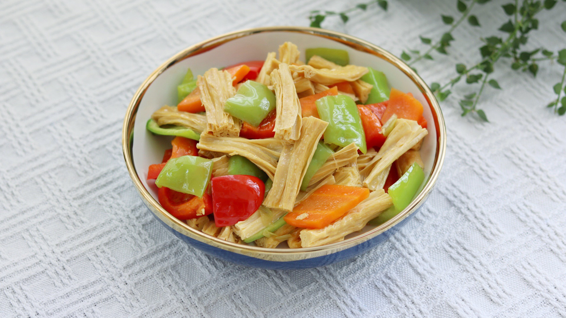 腐竹|家常双椒炒腐竹，清淡营养，做法简单，孩子吃不够