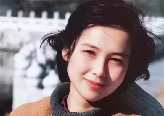 香港娱乐新闻_她是中国文艺片女王，曾获12个影后，现在身家40亿，44岁恋情成谜