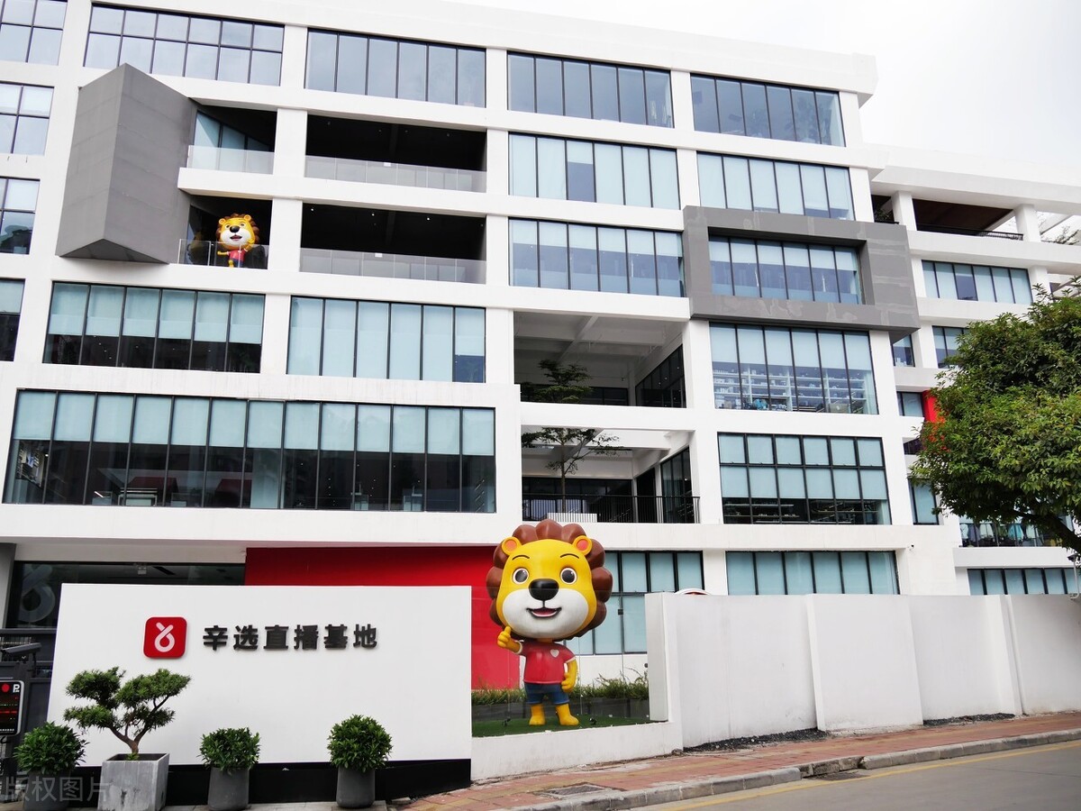 官媒喊话永久封禁,为何辛巴却能高调回归?两个“靠山”很重要 官媒喊话永久封禁,为何辛巴却能高调回归?两个“靠山”很重要