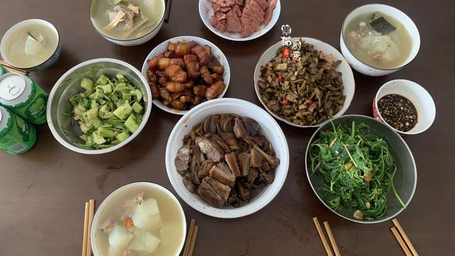 蔬菜|广东一家5口的晚餐，走红朋友圈，网友：吃不起，家里没矿！