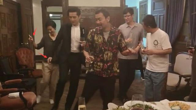 桂纶镁|胡歌廖凡桂纶镁私下聚会，室内抽烟被助理强行收走，众人热舞心情好
