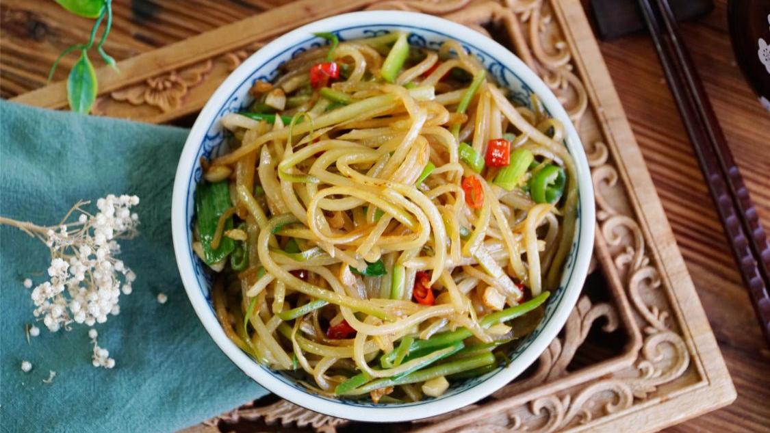 萝卜|秋后萝卜赛人参，炒萝卜时记得多加1步，没“臭味”，清香可口