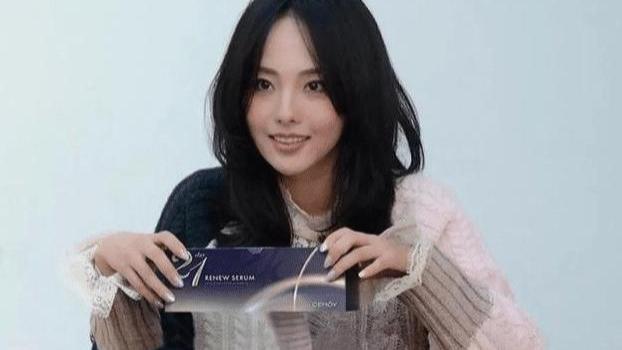 李佳琦|张嘉倪晒出“续命”精华液，李佳琦：我都用5年了，堪称平价SK - II