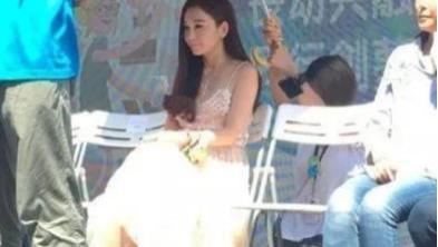 防晒|明星为防晒有多“狂”？温碧霞助理跪着打伞，看到肖战，难怪会火