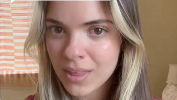 美国女子临出门发现自家公寓的楼梯被拆，困家里等待引发网友热议