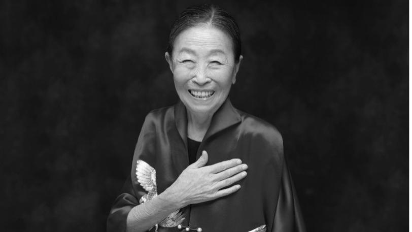 张少华|贾玲发文悼念张少华，一句“先生千古”差点被骂，网友：她不配