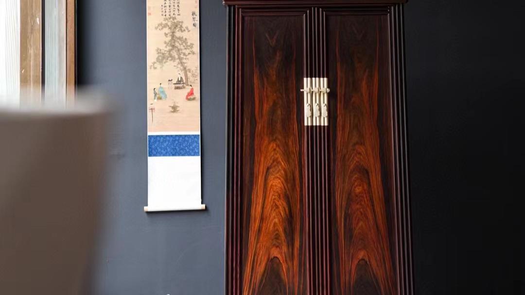 沉稳隽永，大红酸枝，瓜棱素面圆角柜