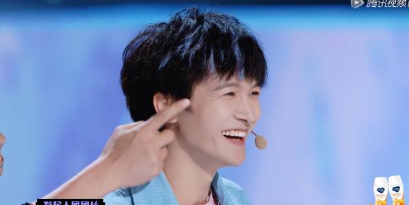 周深唱跳创造营主题曲,挥汗如雨太可爱,小白粥的梗过不去了 周深唱跳创造营主题曲,挥汗如雨太可爱,小白粥的梗过不去了