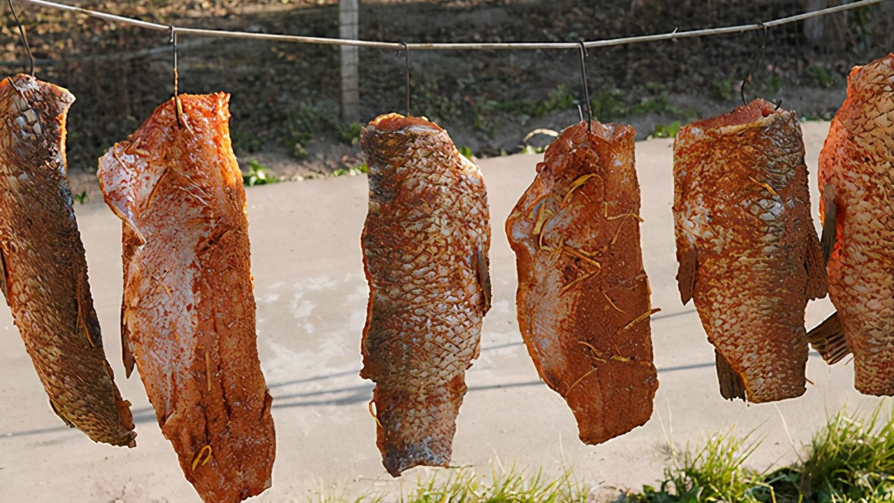 快过年了，分享江苏农村腌制腊鱼配方，风味独特，祝大家年年有余