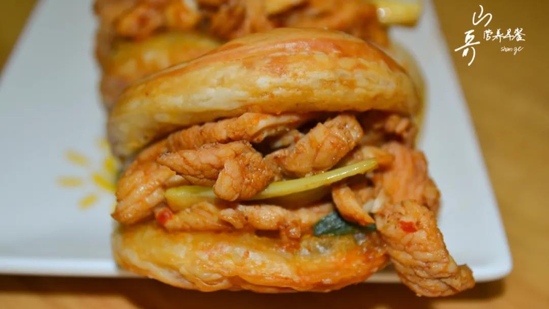 鸡胸肉|手抓饼也能做肉夹馍，不用和面，鸡胸肉香辣可口，烧饼香脆掉渣，早餐晚饭就爱吃它