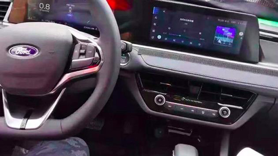 【新款长安福特福睿斯内饰曝光，