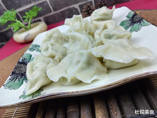 好吃的芹菜肉水饺怎么调馅,如何才能皮薄馅多不透水 好吃的芹菜肉水饺怎么调馅,如何才能皮薄馅多不透水
