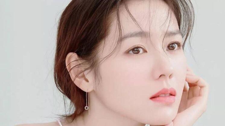 护肤 建议女性朋友们，涂抹精华液时切记“3不要”，保准肌肤越养越嫩