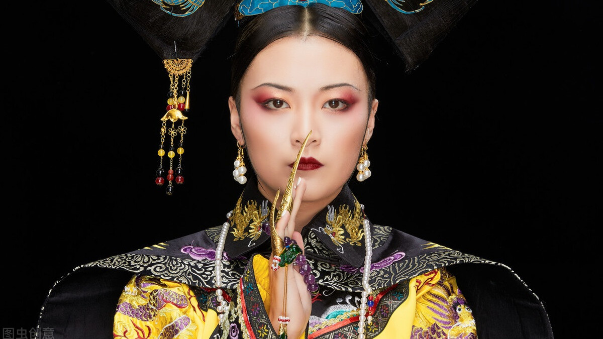 美甲 世界天天都在变，纤细的手指尖也将加入这场缤纷的潮流