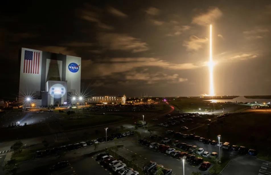 #SpaceX首飞阵容“全平民